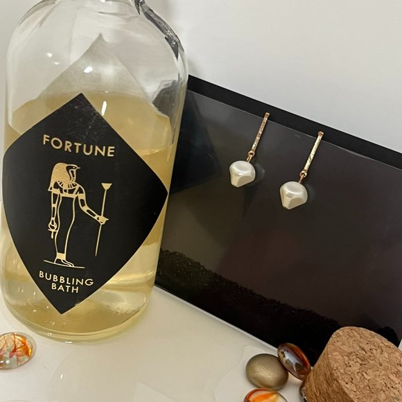 SALE Eye Catching Drop Earrings Vertical Gold-tone Drop Bar & Irregular Pearl - Picture 6 of 6